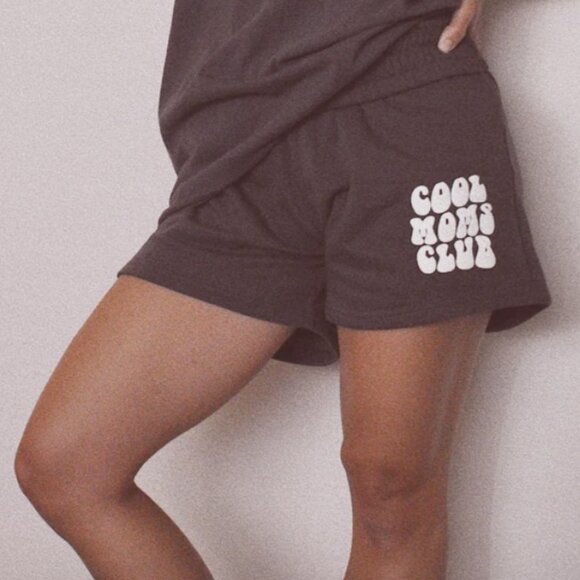 HUBS & HERS Pants - Cool Moms Club Sweat Shorts in Charcoal, L NWT